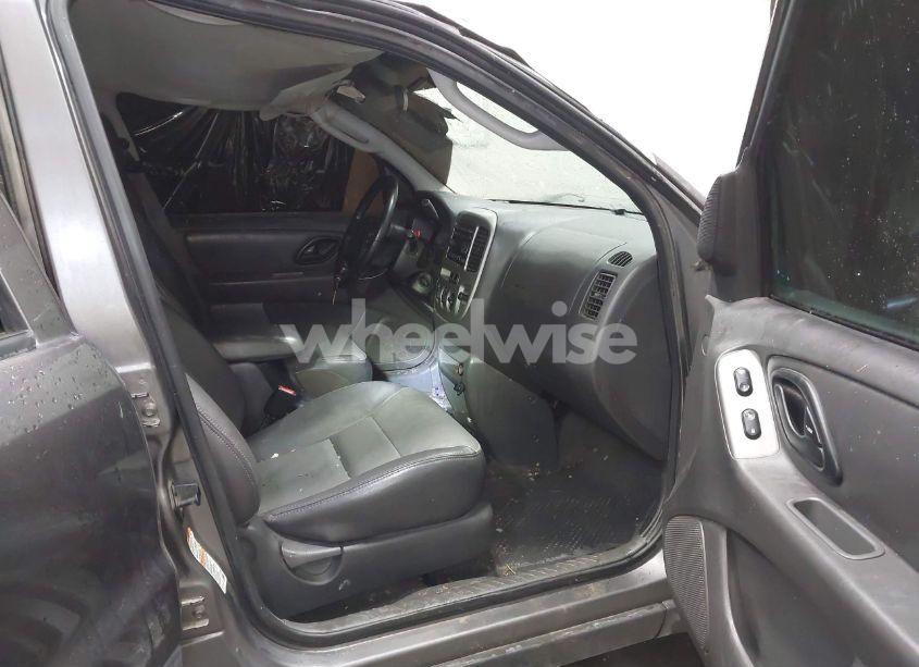 Photo 5 of 2004 Ford Escape XLT (VIN 1FMCU93174KB67570)