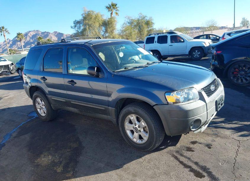 2005 Ford Escape XLT (VIN 1FMCU93175KA86988) main photo