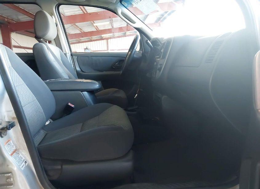 Photo 5 of 2004 Ford Escape XLT (VIN 1FMCU93184KA43274)