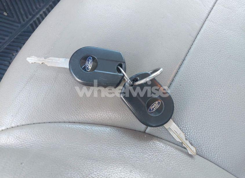 Photo 11 of 2008 Ford Escape XLT (VIN 1FMCU93198KD32038)