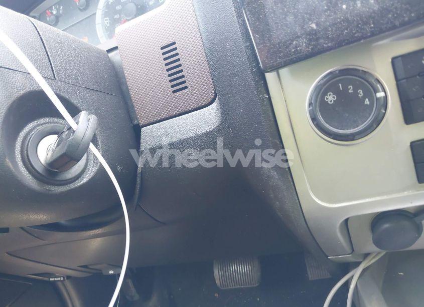 Photo 11 of 2008 Ford Escape XLT (VIN 1FMCU931X8KB06459)