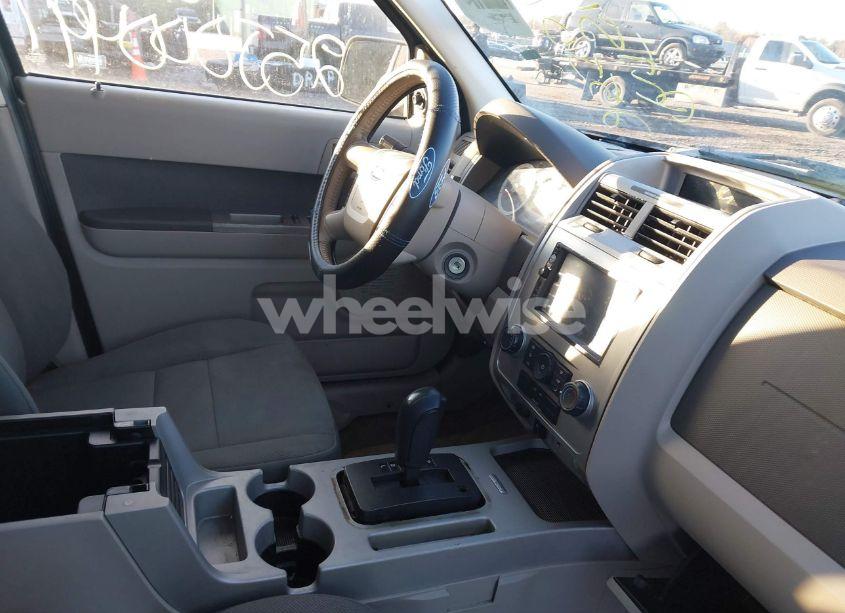Photo 5 of 2009 Ford Escape XLT (VIN 1FMCU93739KA33781)