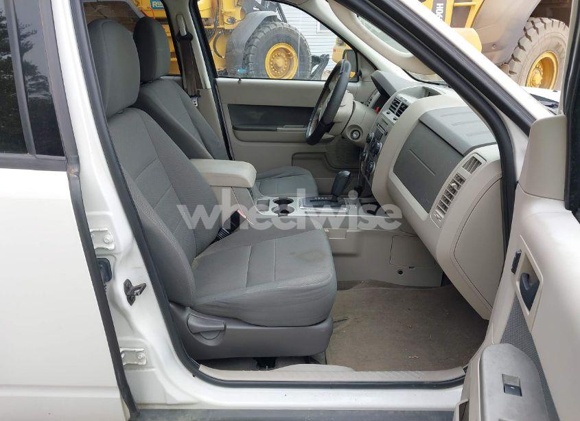 Photo 5 of 2009 Ford Escape XLT (VIN 1FMCU93779KA88945)