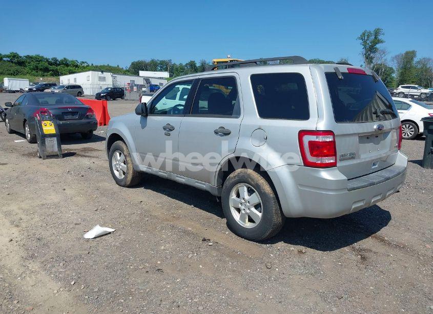 Photo 3 of 2009 Ford Escape XLT (VIN 1FMCU93779KB22110)