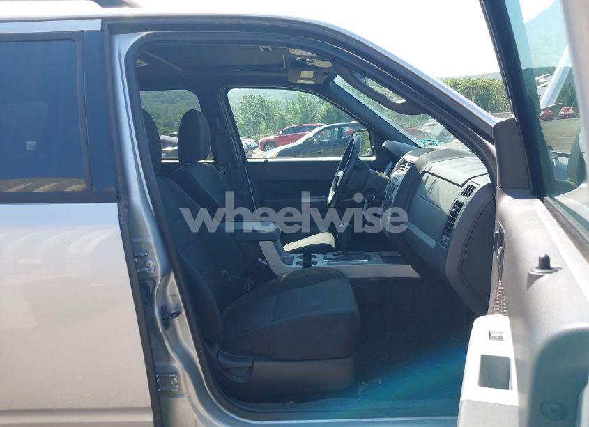 Photo 5 of 2009 Ford Escape XLT (VIN 1FMCU93779KB22110)