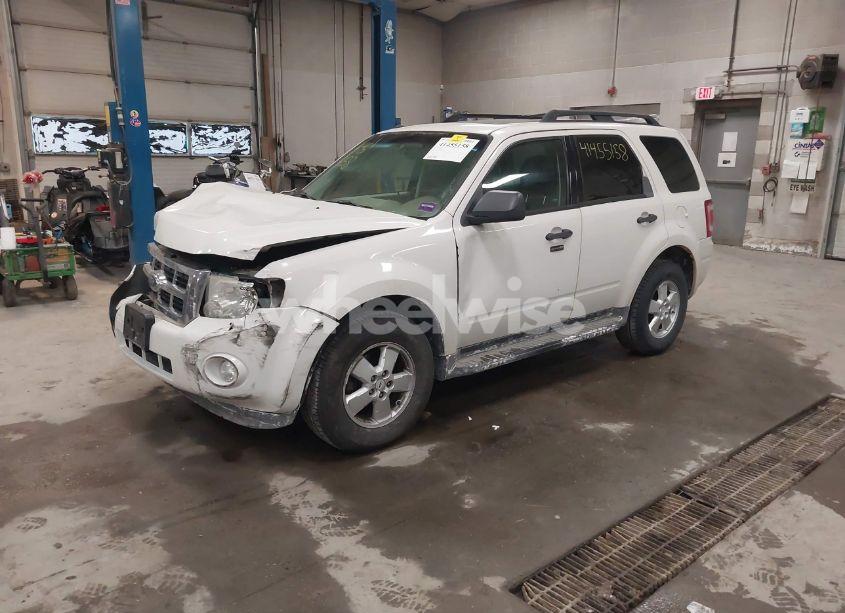 Photo 2 of 2009 Ford Escape XLT (VIN 1FMCU93G09KA07316)