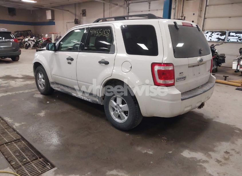 Photo 3 of 2009 Ford Escape XLT (VIN 1FMCU93G09KA07316)