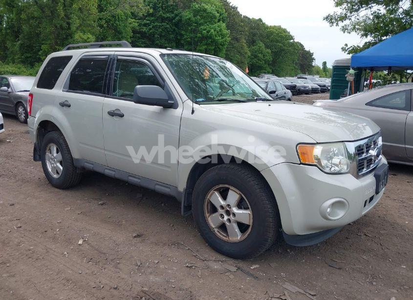 2009 Ford Escape XLT (VIN 1FMCU93G09KA57259) main photo
