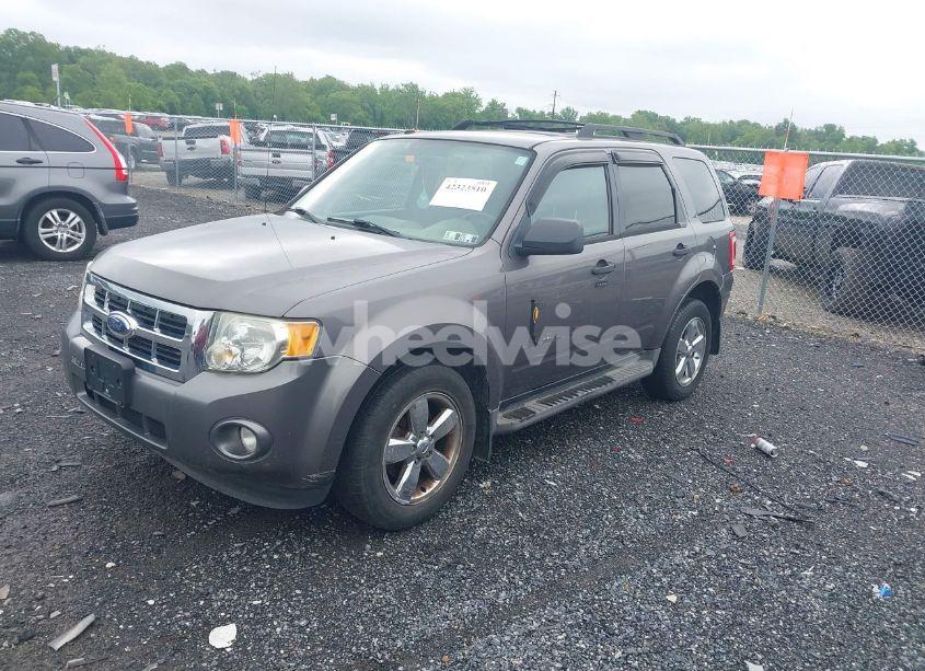 Photo 2 of 2009 Ford Escape XLT (VIN 1FMCU93G09KB00918)