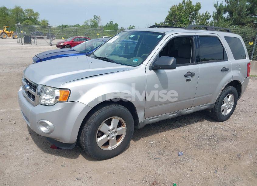 Photo 2 of 2009 Ford Escape XLT (VIN 1FMCU93G09KC39298)
