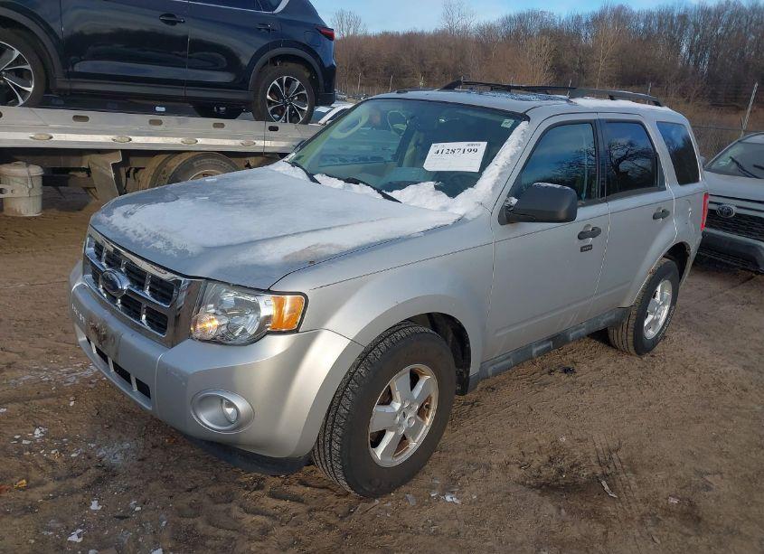 Photo 2 of 2009 Ford Escape XLT (VIN 1FMCU93G29KC99180)