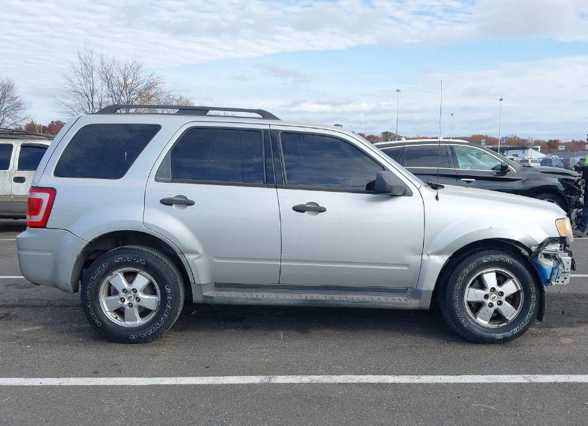 Photo 13 of 2009 Ford Escape XLT (VIN 1FMCU93G49KA25219)