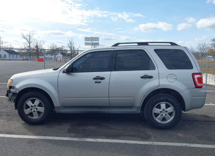 Photo 14 of 2009 Ford Escape XLT (VIN 1FMCU93G49KA25219)