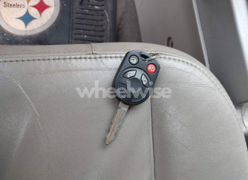 Photo 11 of 2009 Ford Escape XLT (VIN 1FMCU93G59KA07909)