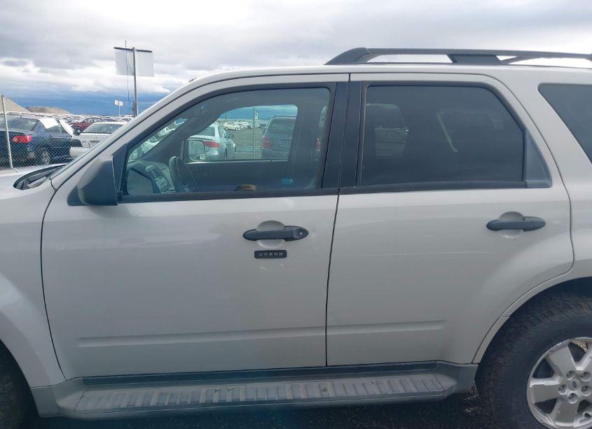 Photo 14 of 2009 Ford Escape XLT (VIN 1FMCU93G69KC29455)