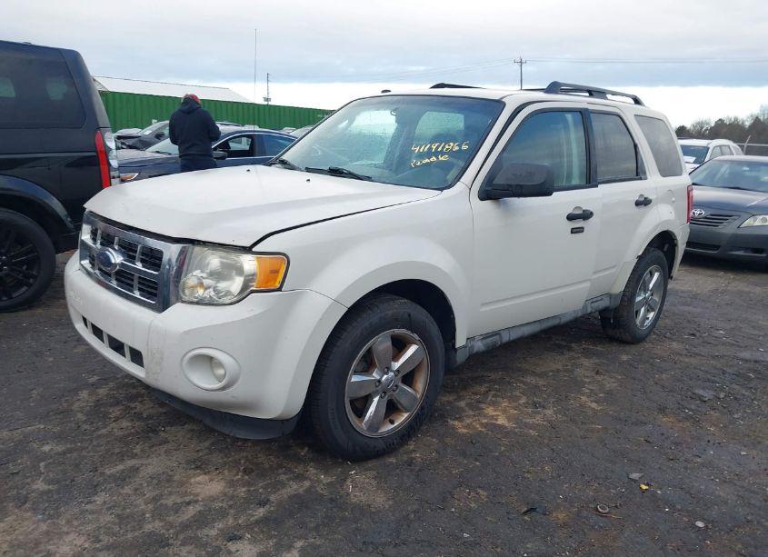 Photo 2 of 2009 Ford Escape XLT (VIN 1FMCU93G89KA34070)