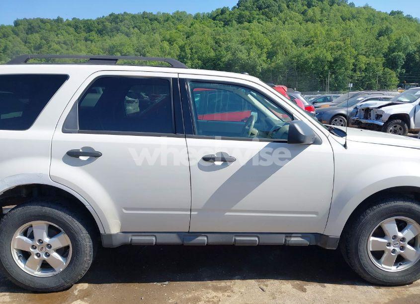 Photo 13 of 2009 Ford Escape XLT (VIN 1FMCU93G89KA82202)