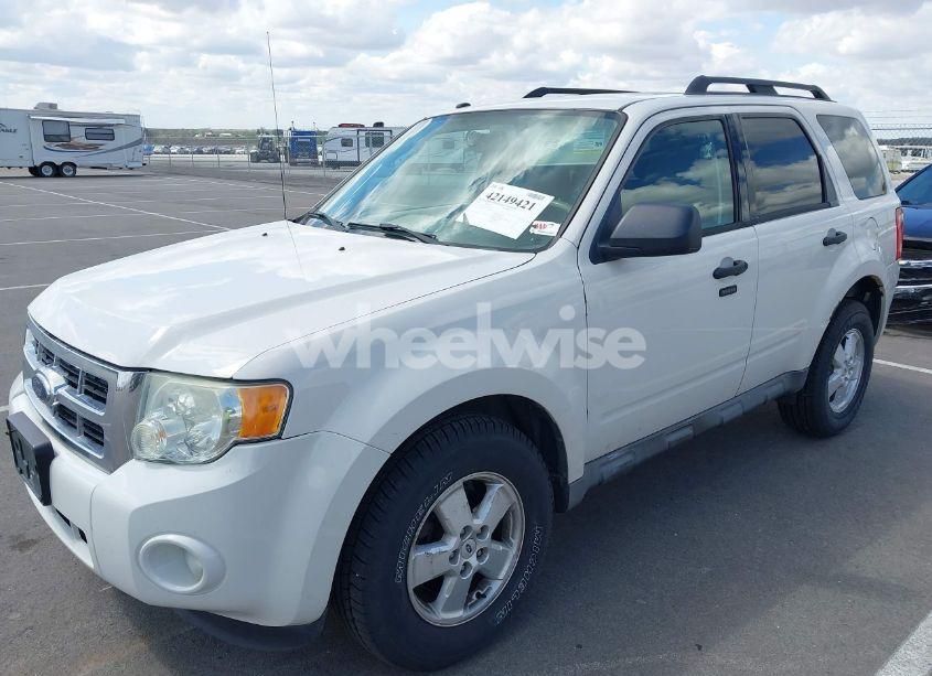 Photo 2 of 2009 Ford Escape XLT (VIN 1FMCU93G99KB40186)