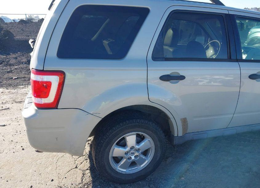 Photo 15 of 2009 Ford Escape XLT (VIN 1FMCU93GX9KB53674)