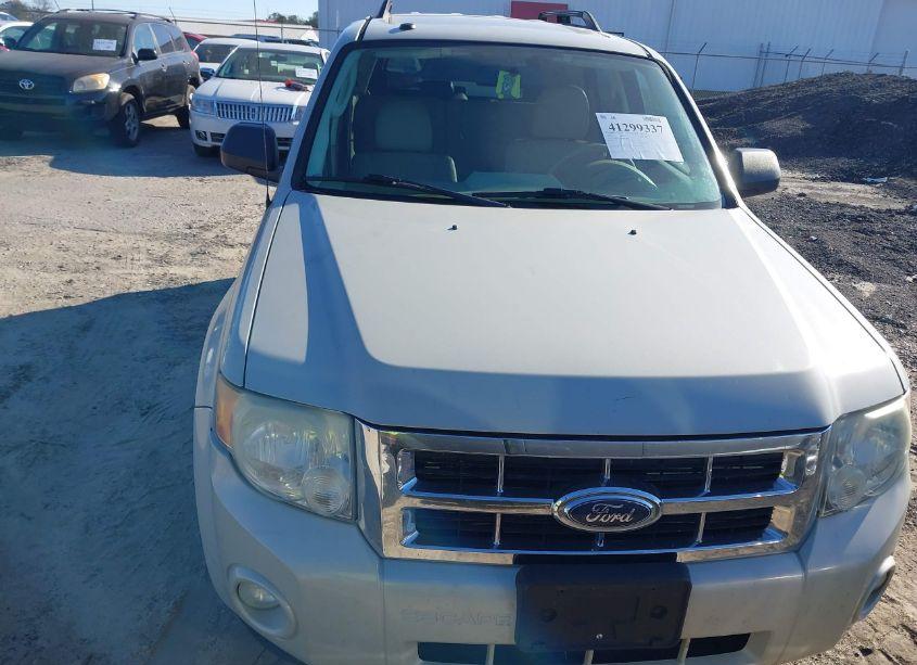 Photo 16 of 2009 Ford Escape XLT (VIN 1FMCU93GX9KB53674)
