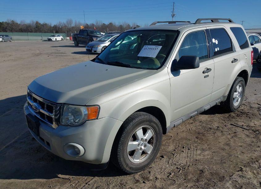Photo 2 of 2009 Ford Escape XLT (VIN 1FMCU93GX9KB53674)