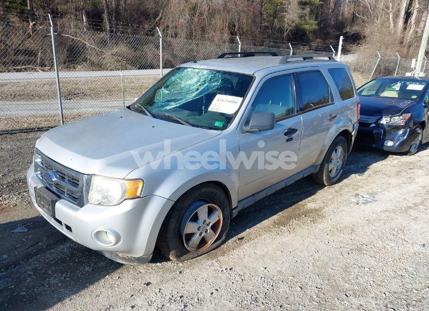 Photo 2 of 2009 Ford Escape XLT (VIN 1FMCU93GX9KC25568)