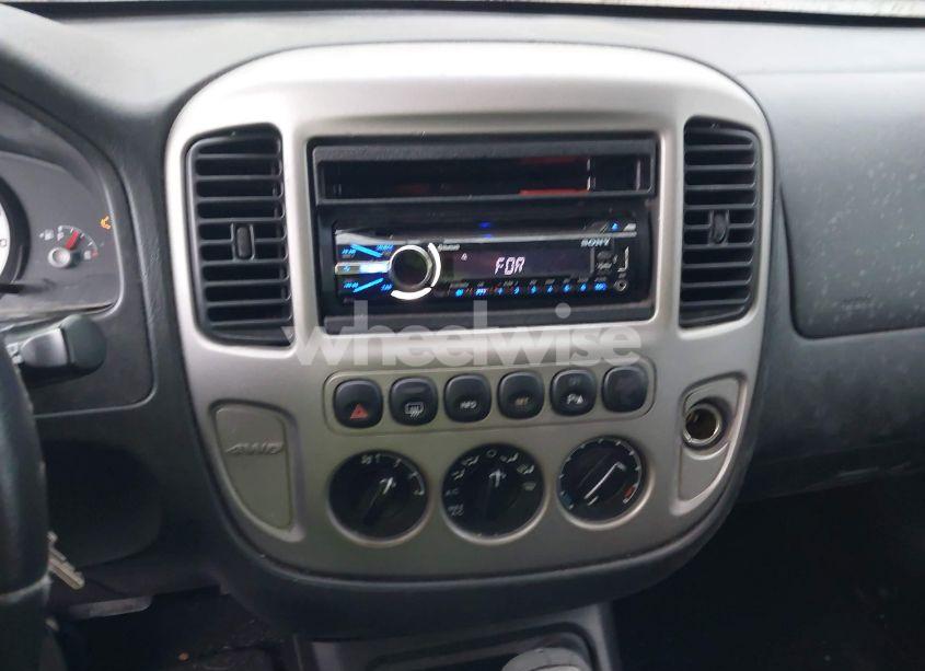 Photo 14 of 2005 Ford Escape LIMITED (VIN 1FMCU94105KA84482)