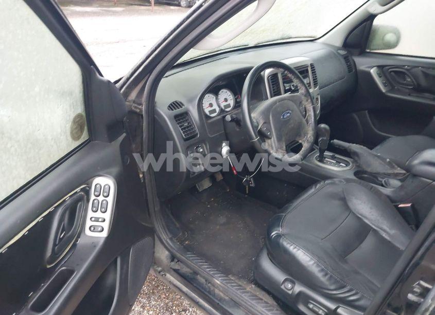 Photo 16 of 2005 Ford Escape LIMITED (VIN 1FMCU94105KA84482)