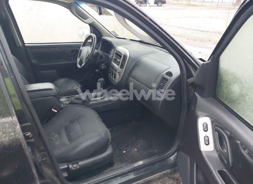 Photo 5 of 2005 Ford Escape LIMITED (VIN 1FMCU94105KA84482)