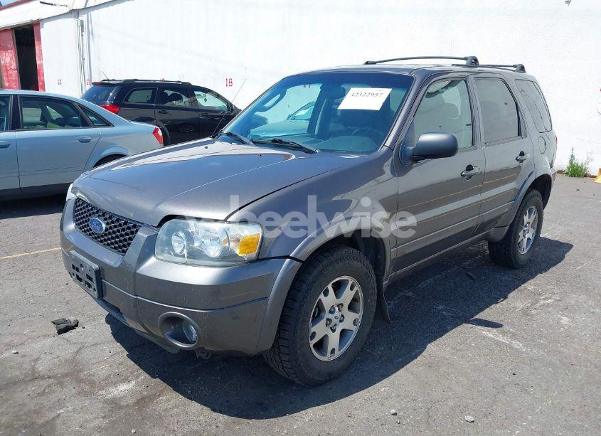 Photo 2 of 2005 Ford Escape LIMITED (VIN 1FMCU94115KD86427)