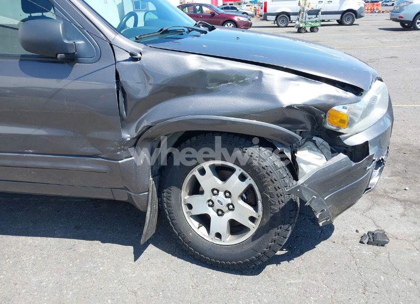 Photo 6 of 2005 Ford Escape LIMITED (VIN 1FMCU94115KD86427)