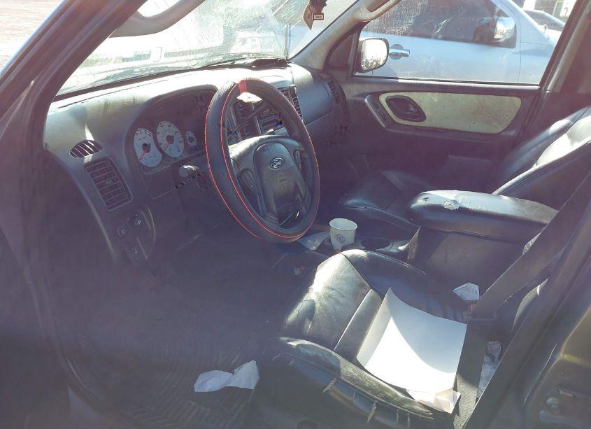 Photo 5 of 2003 Ford Escape LIMITED (VIN 1FMCU94183KB89896)