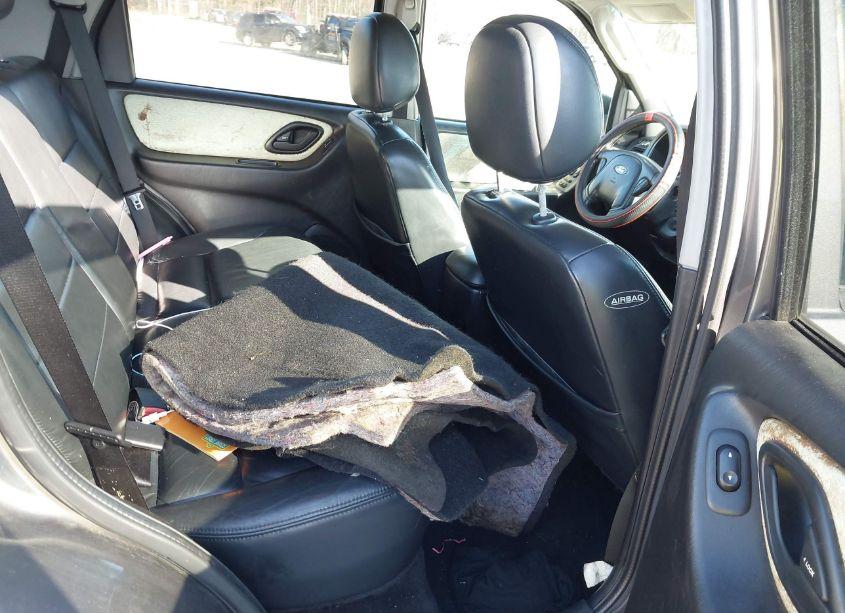 Photo 8 of 2003 Ford Escape LIMITED (VIN 1FMCU94183KB89896)