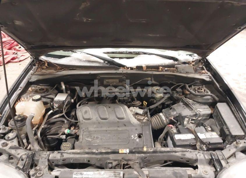Photo 10 of 2003 Ford Escape LIMITED (VIN 1FMCU94183KD92464)