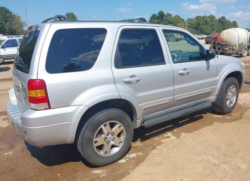 Photo 4 of 2005 Ford Escape LIMITED (VIN 1FMCU94185KE24297)