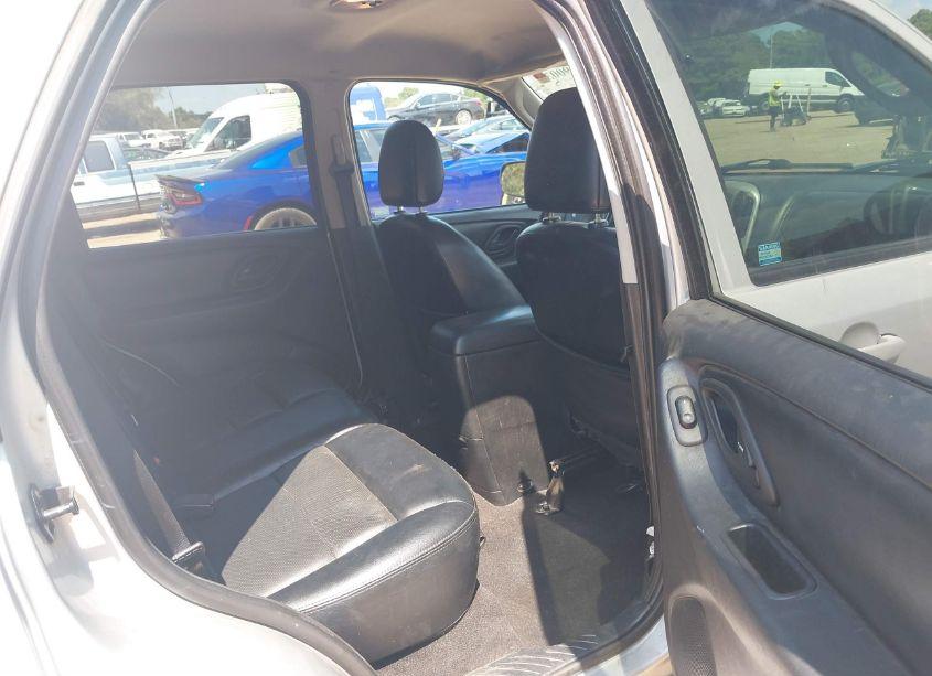 Photo 8 of 2005 Ford Escape LIMITED (VIN 1FMCU94185KE24297)