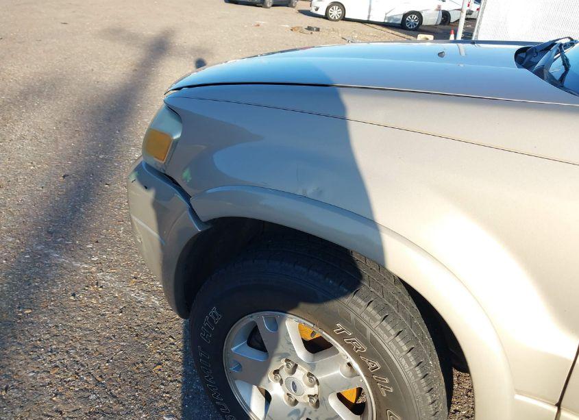 Photo 6 of 2007 Ford Escape LIMITED (VIN 1FMCU94187KA41172)