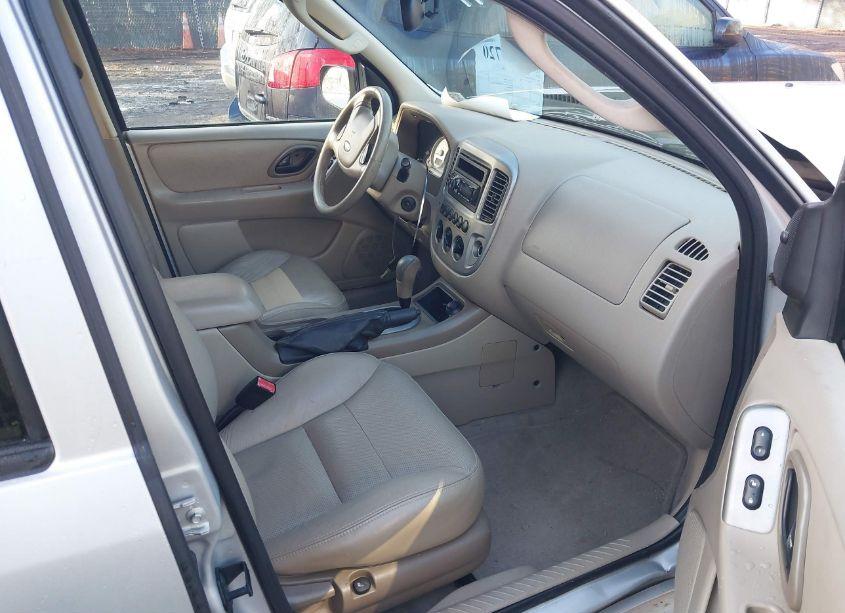 Photo 5 of 2005 Ford Escape LIMITED (VIN 1FMCU94195KA93374)