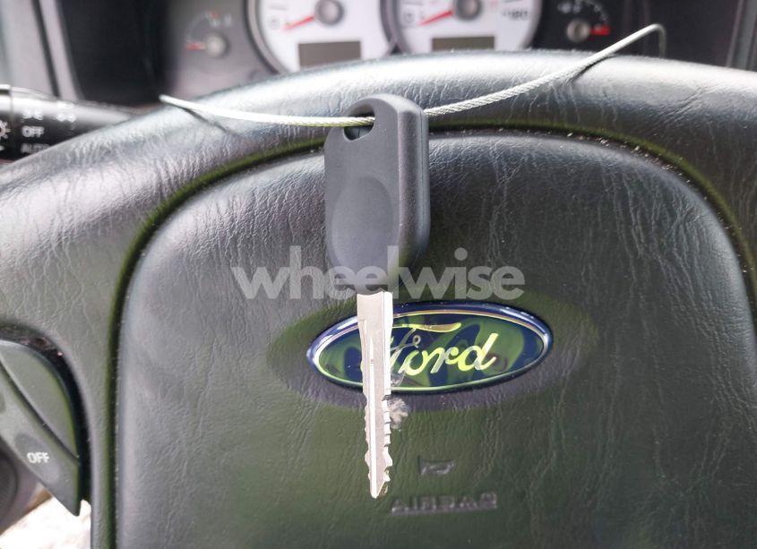 Photo 11 of 2005 Ford Escape LIMITED (VIN 1FMCU94195KB15941)