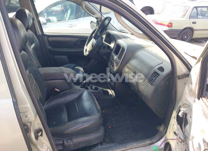 Photo 5 of 2004 Ford Escape LIMITED (VIN 1FMCU941X4KA29911)