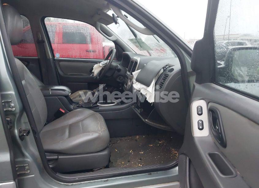 Photo 5 of 2005 Ford Escape HYBRID (VIN 1FMCU95H55KE10725)