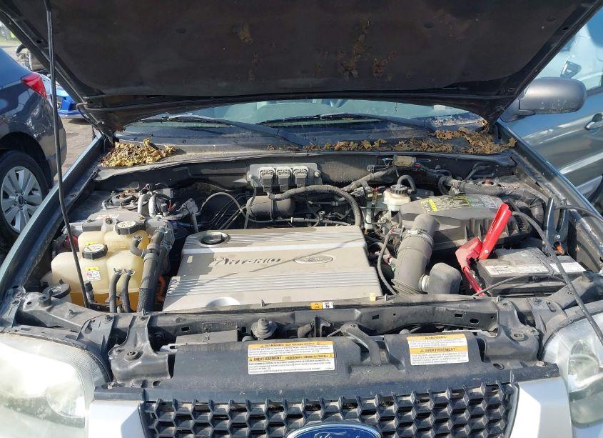 Photo 10 of 2005 Ford Escape HYBRID (VIN 1FMCU95H75KD54660)