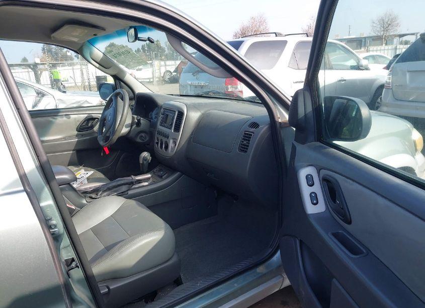 Photo 5 of 2005 Ford Escape HYBRID (VIN 1FMCU95H75KD54660)