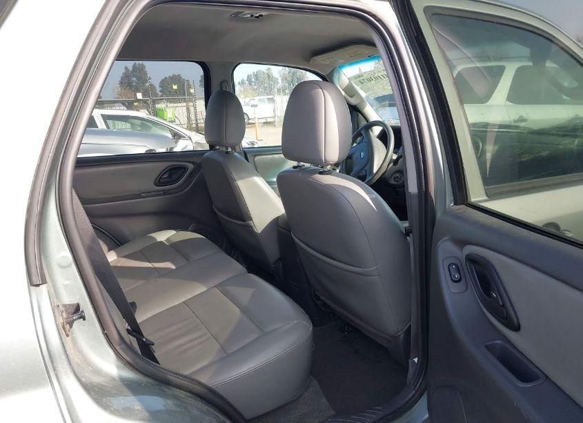 Photo 8 of 2005 Ford Escape HYBRID (VIN 1FMCU95H75KD54660)