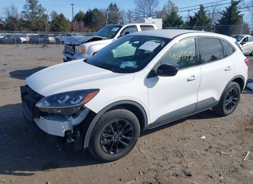 Photo 2 of 2020 Ford Escape SE SPORT HYBRID (VIN 1FMCU9BZ0LUB09956)