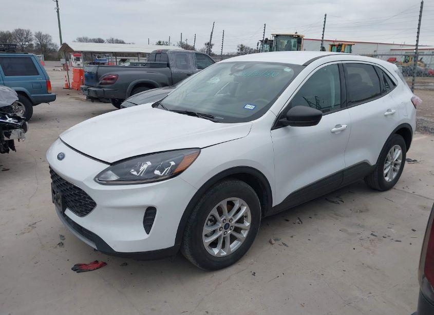 Photo 2 of 2022 Ford Escape SE HYBRID (VIN 1FMCU9BZ1NUA11943)