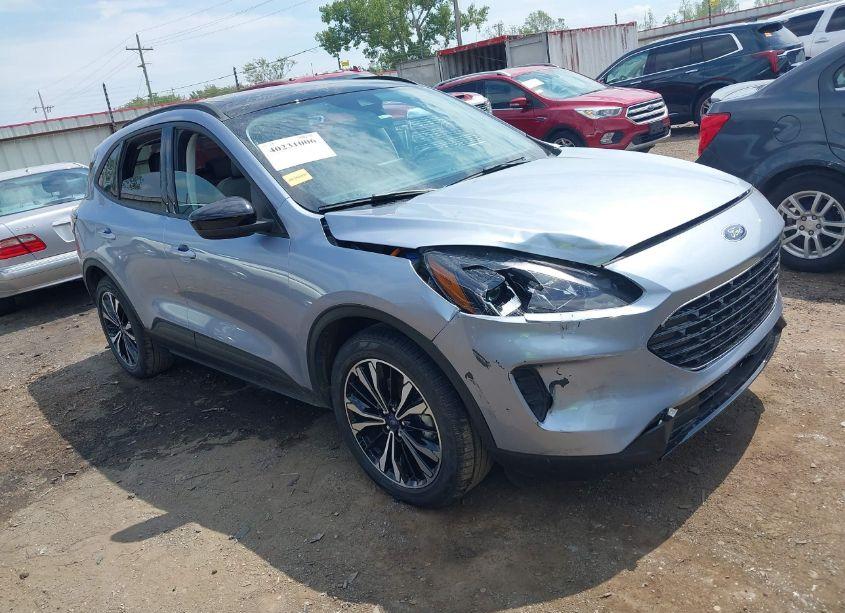 2022 Ford Escape SE HYBRID (VIN 1FMCU9BZ2NUA05648) main photo