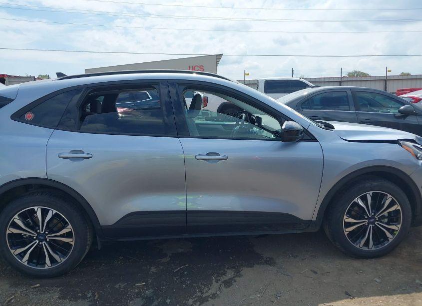 Photo 13 of 2022 Ford Escape SE HYBRID (VIN 1FMCU9BZ2NUA05648)