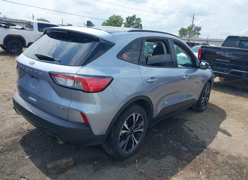 Photo 4 of 2022 Ford Escape SE HYBRID (VIN 1FMCU9BZ2NUA05648)