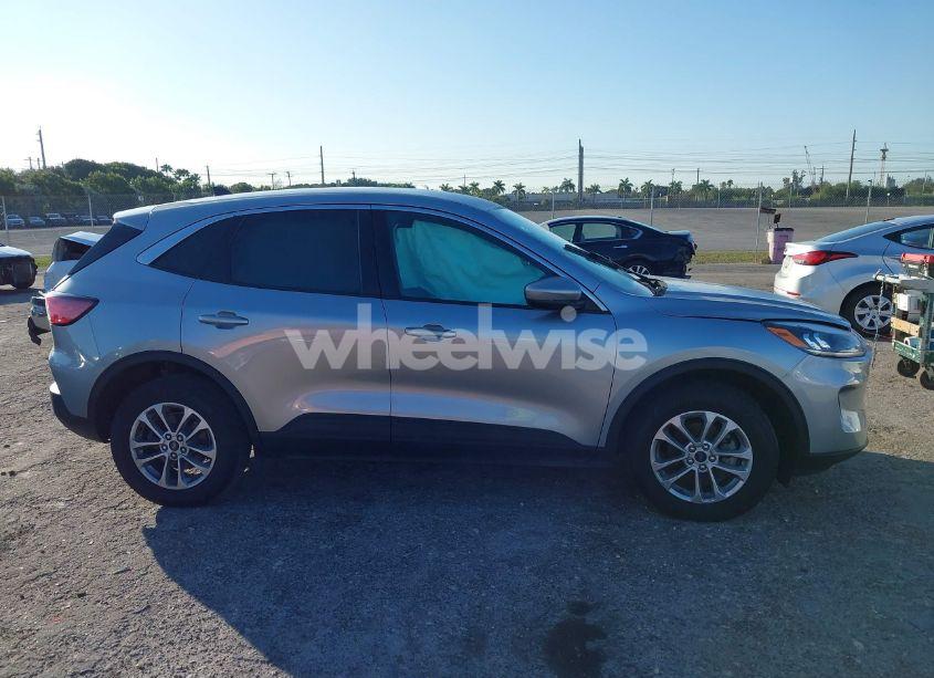 Photo 13 of 2021 Ford Escape SE HYBRID (VIN 1FMCU9BZ4MUA58687)